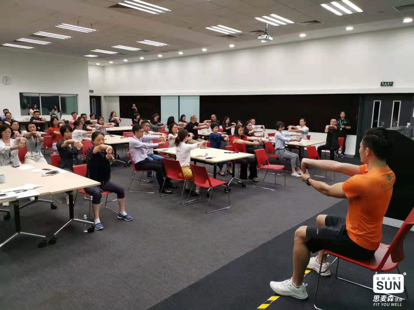 企業(yè)肩頸拉伸課程